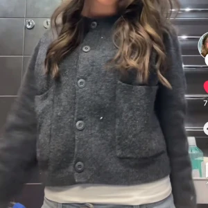 Kofta - Fin kofta från zara som är använd ett fåtal gånger. 