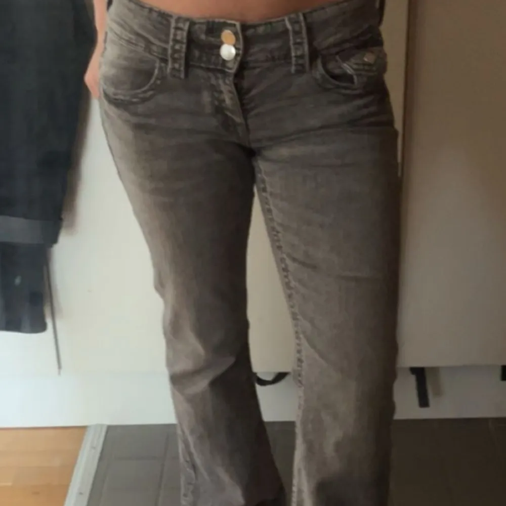 Jeans från Gina tricot. Andvänds Max 3 gånger💕. Jeans & Byxor.