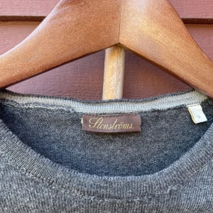 Stenströms tröja - Nu säljer jag en merinoull tröja från Stenströms. Den är i riktigt bra skick och har inga defekter. Vid funderingar är det bara att höra av sig! Pris kan diskuteras vid snabb affär!