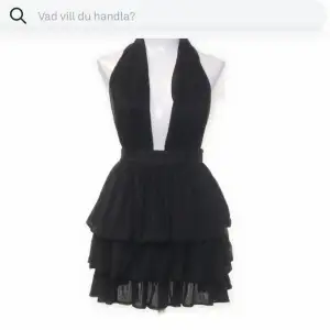Säljer denna klänningen från houseofcb ❤️ går inte att köpa längre! Fint skick!