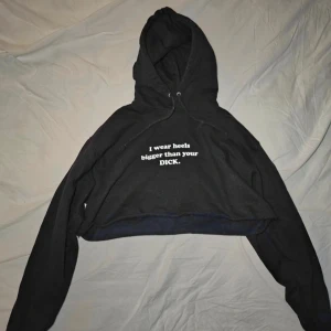 Crop top S/M - Använd några gånger. Mycket bra skick! Katt finns i hemmet. 