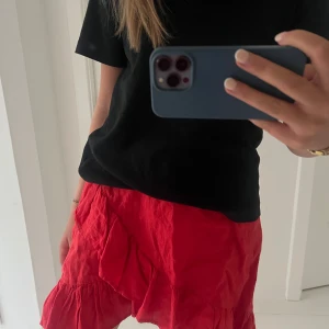 Röd volangkjol - Jätte fin röd volangkjol! 🥰