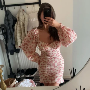 Klänning - Helt oanvänd klänning med alla lappar kvar. Nypris 649kr  