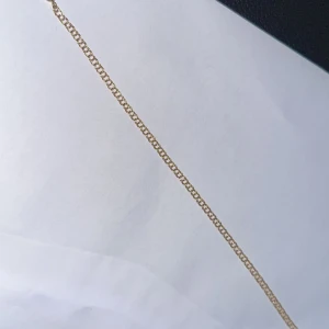 Bismarck Armband 18K Guld - Äkta guld 18 Karat. Armbandet är köpt på guldfynd. Se bild för guldstämpel. I nyskick. Kan gå ner i pris vid snabb affär. 19cm lång, väger ca 2,3 gram.