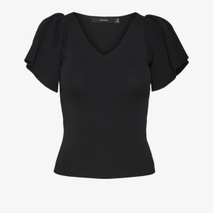 V ringad tröja - Helt ny jättesöt topp från Vero Moda💕 Nypris är 300 och säljer då jag aldrig fått andvändning för den 