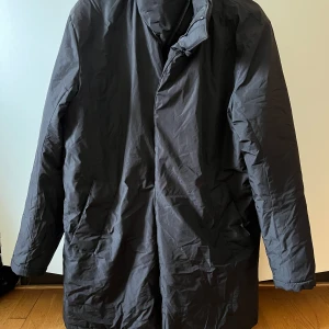 Jacka från These Glory days  - Perfekt jacka på hösten, står emot vind och kyla 