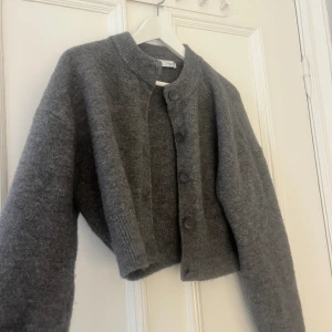 Zara kofta - Jättefin en sommarkväll. Från Zara Storlek M men sitter som S. Använd max 3 gånger 