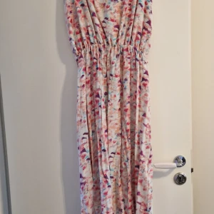 Långklänning  - Flerfärgad Långklänning.