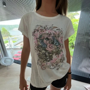 Jättefin Zadig Voltaire tröja  - Använd runt tre fyra gånger inga hål jättebra  skick ❤️❤️