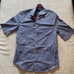 Skjorta herr - Blå/vit, ny utan prislapp, priset är förhandlingsbart.