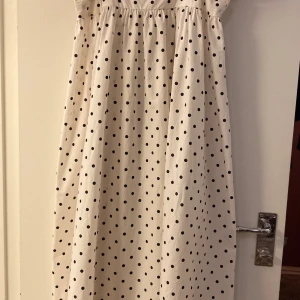 Klänning från H&m  - Sommar klänning från H&M, strl M, maxi, använd fåtal gånger. Köparen står för frakt