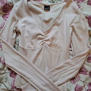 Rosa gina tröja 💗 - Rosa långärmad tröja från Gina tricot som inte är min stil längre 💗 Bra skick! Kontakta mig för frågor! 