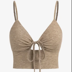 Sommartopp - Söt topp! Helt oanvänd. Nypris: 16$ (≈170sek)