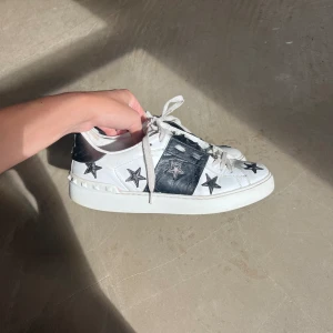 Valentino skor  - Storlek 38,5 Finns inte box eller kvitto men skorna är äkta i limited edition!  🫶🏼
