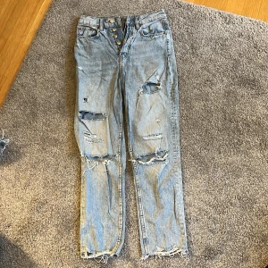 Håliga jeans - Håliga jeans i använt skick