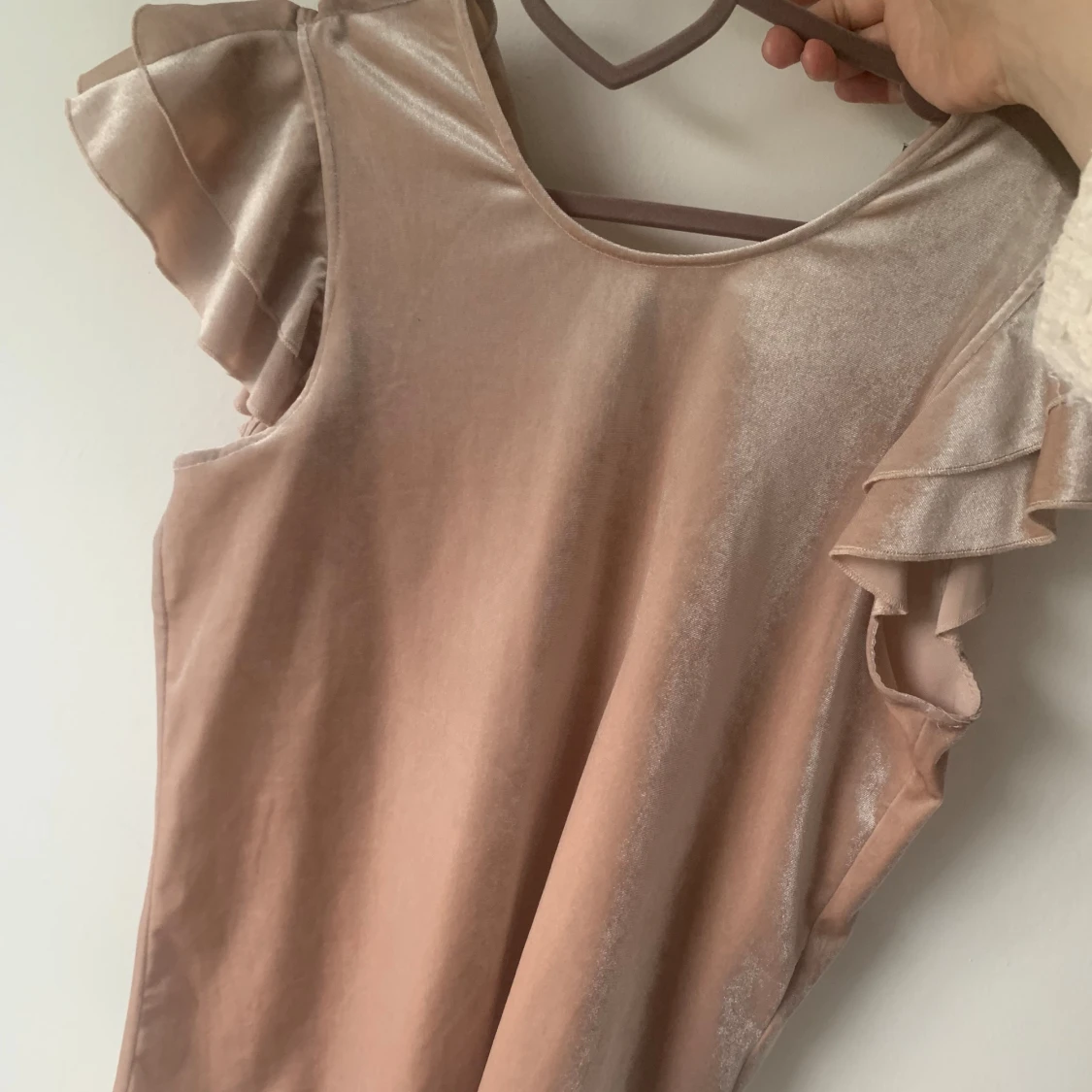 Only tröja med volang 