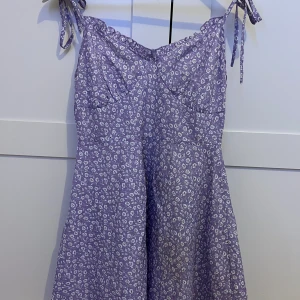 Blommig klänning  - Blommig klänning som passar perfekt nu under sommaren 💕