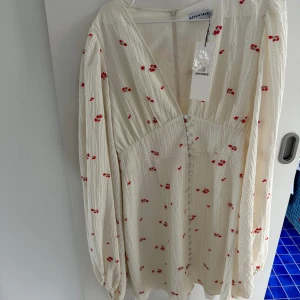 Ny adoore klänning - Säljer denna fina slut sålda adoore klänningen