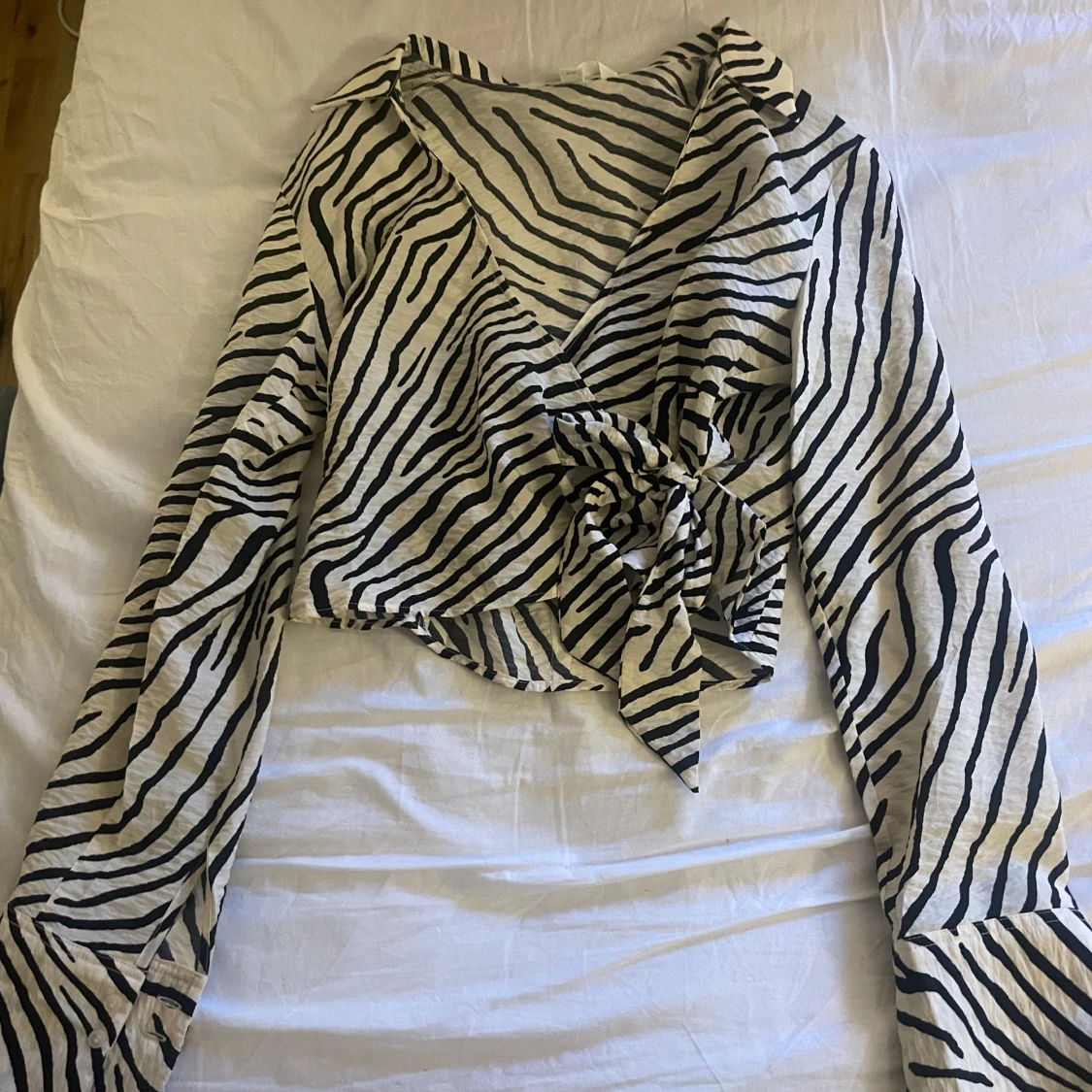 Zebramönstrad topp från HM