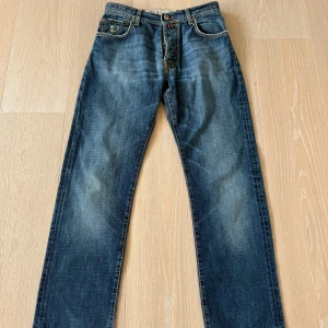 Jacob cohen - Riktigt snygga och populära Jacob Cohen jeans i den populära modellen 622 slim fit Storlek 31. Hör av dig för frågor eller funderingar 