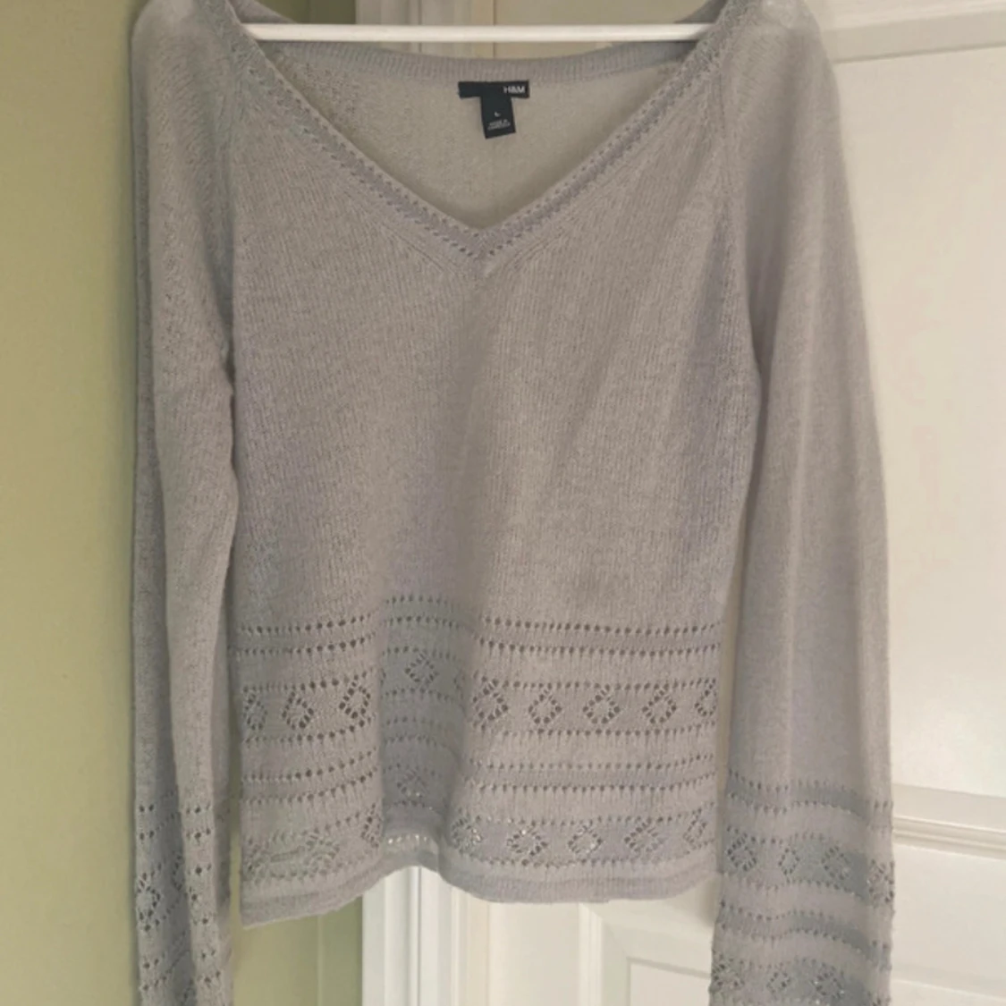 Mohair ljusgrå tunn stickad tröja med detaljer