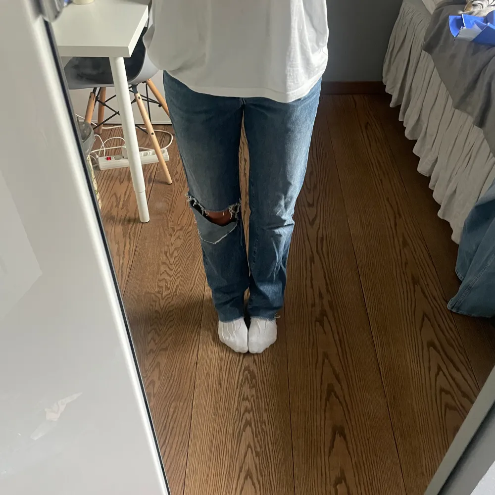 Jeans från zara! Jag är 173 och har storlek 36, passar även 34 . Farkut & Housut.