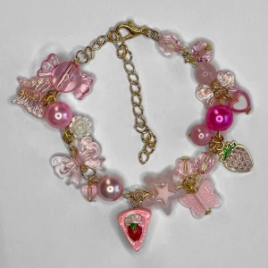 Rosa Dessert Pärlarmband 🍰 - Längd: 17- 24 cm. Kan mötas upp i Örebro. Superfint armband🍓🍰🥰