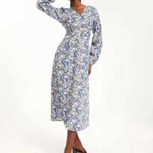 Klänning - Klänning från Nelly i storlek S. Ny pris 429, prislapp kvar. 