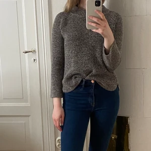 Stickad tröja - Fin stickad tröja från lindex. Inga noppror😍! Kommer inte till användning🥰 Jätteskön!
