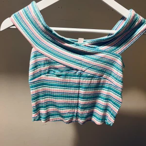 Set tröja + kjol - Tröjan har str 38 Kjolen har str 40