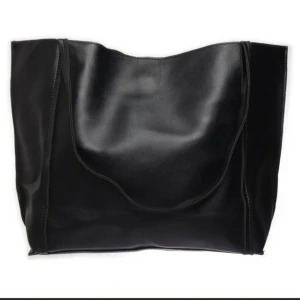 Väska  - En shopping väska svart, nästan nyskick!  