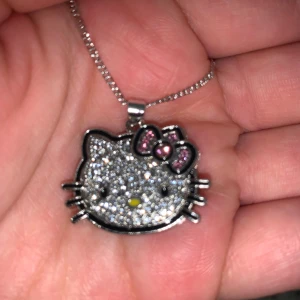 Hello Kitty halsband  - Hello kitty halsband, oanvänd🫶