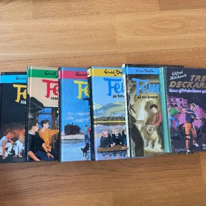 Fem böcker + en tre deckare bok - Säljer alla mina fem böcker! Alla för 150kr, rad 1 för 115kr, rad 2 för 60kr❤️ om du bara vill köpa en rad kontakta mig❤️ passa på nu när det är fri frakt!