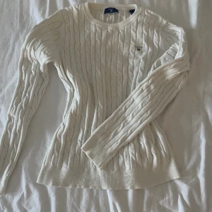 Gant tröja - Supersöt tröja från Gant som sällan kom till användning. Inga defekter❤️ Hör gärna av dig innan du klickar på köp! Frakt betalas av köparen