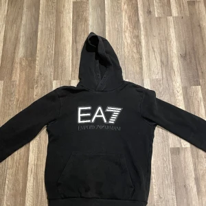 Emporio Armani Tröja  - Storlek M passar S En gnutta solblekt men annars är den bra skick