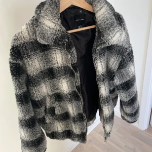 Teddyjacka  - Superfin teddyjacka från New look💕💕