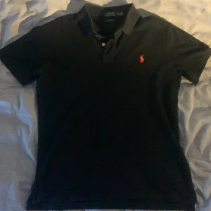Ralph Lauren piké - Ralle piké! Storlek M! Perfekt skick, funkar jättebra som baslager elr rocka den ensam!