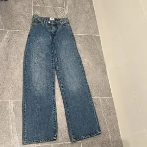 Ett par blåa högmidjade vida jeans från lager 157 i Xxs 💙 Bra skick!! Har även i fler färger om nån är intresserad 