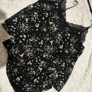 Pyjamas  - Storlek M, mycket fint skick. 