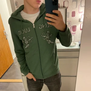 Bling Lucid Zip Hoddie  - Ny Bling lucid zip hoddie, Aldrig använd. Skick 10/10 Priset går att förhandla 