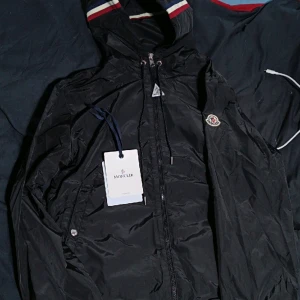 Moncler  - Har flera storlekar 