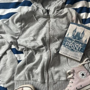 Light grey zip up hoodie🤍 - Very soft fabric It is originally from H&M and nearly worn💞 Size XS/S For questions dm me,have a lovely day💌