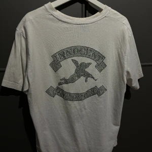 Vit one of one T-shirt  - Aldrig använd. Vit one of one tröja, passar small och medium.