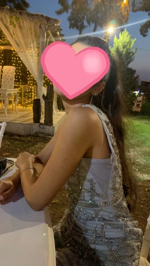 Balklänning  - Blå klänning med stenar, storlek 36. Den har fått missfägningar på stenarna då den stått i garderoben men endast använd en gång. Vissa stenar saknas även. Köpt för 6000kr. Fler bilder kan skickas om någon är intresserad. Frakt står köparen för 