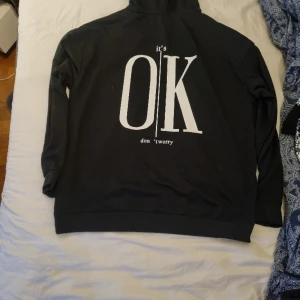 Tun hoodie - Stor tunn hoodie aldrig använd 