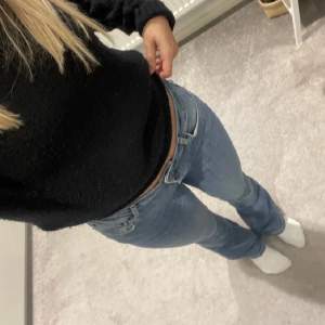 Lågmidjade jeans, råkade köpa i fel storlek så dem är inte använda💕 
