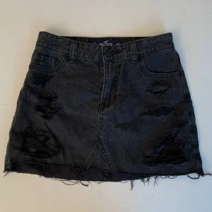 Hollister jeanskjol svart - Kort jeanskjol från Hollister. 