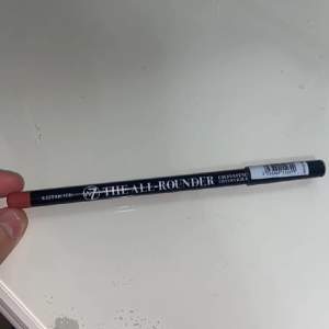 W7 läpp penna i färgen Restricted. Köpt från normal. Knappast använd, kan skicka mer bilder vid intresse💕