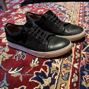 Lanvin skor - Lanvin skor storlek 43/44. Haft dem i 2 år, inte använt på länge.