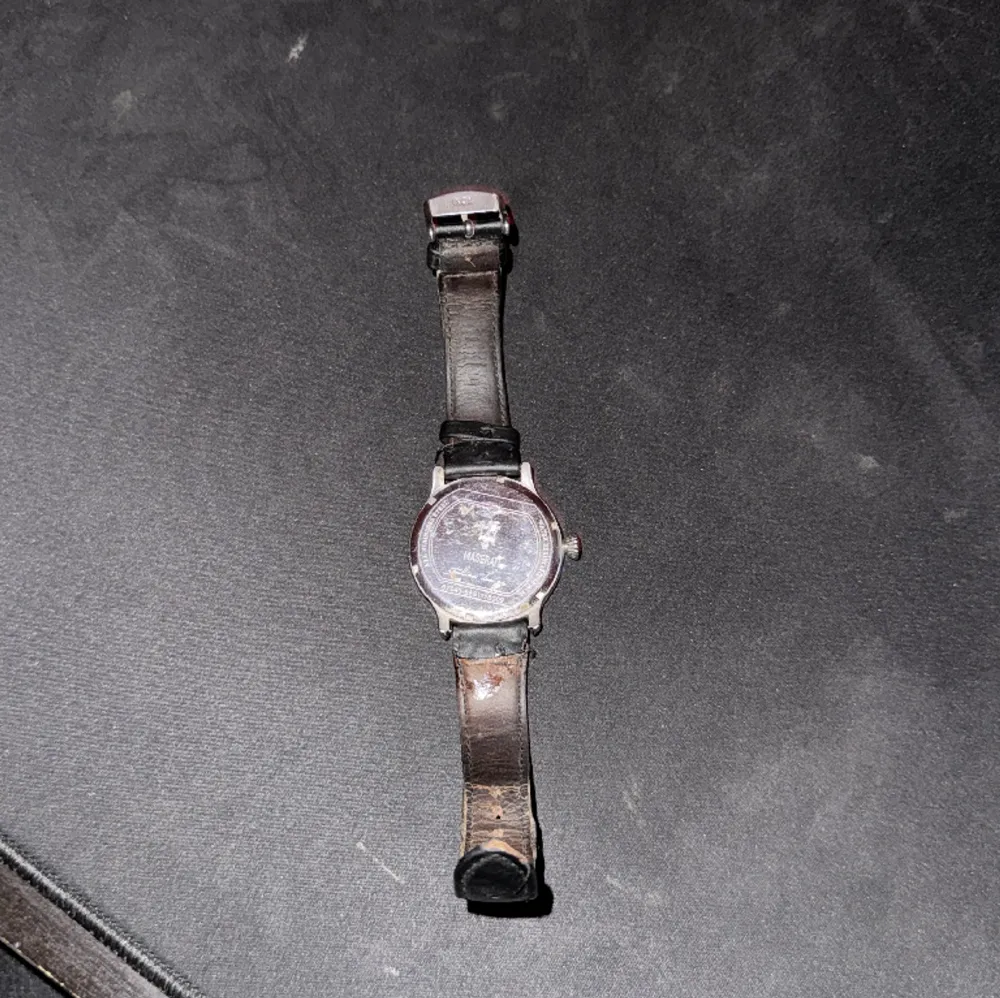 Maserati klocka som jag haft i ett antal år läder band som börjar bli slitet men annars en fin klocka. Accessoarer.